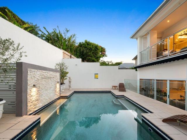 Architectural Luxury, Privacy & Versatile Living