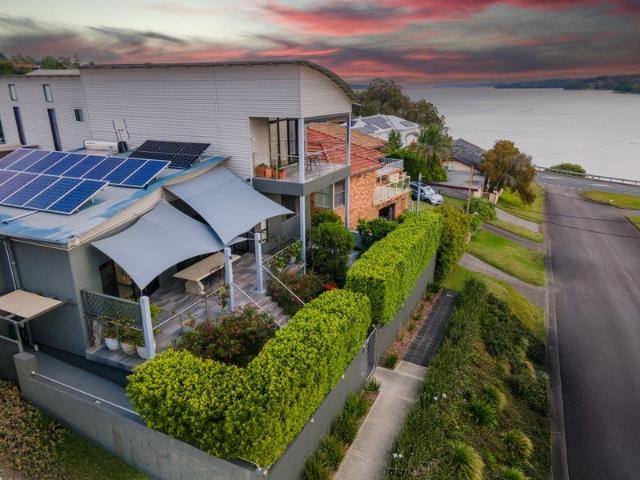 Architectural Lakeside Masterpiece | Uninterrupted 270° Views & Resort Pool