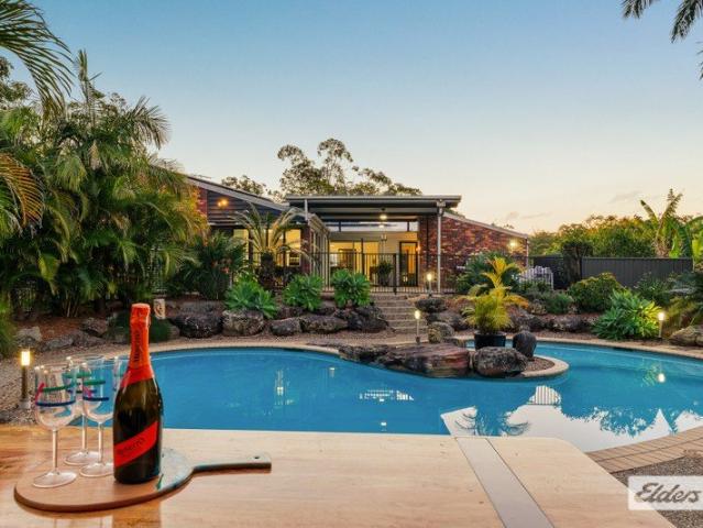ARCHITECTURAL LIVING WITH A RESORT STYLE EDGE
