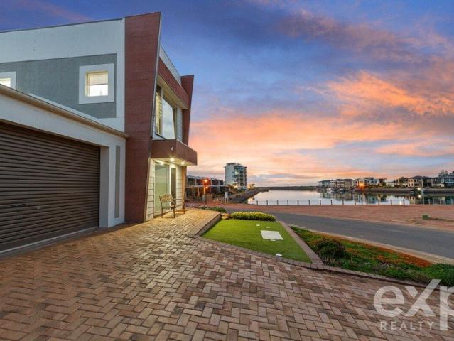 Architectural Living with Two Levels of Space & Flexibility