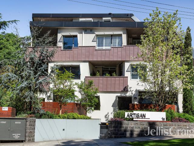 Architectural living among the treetops