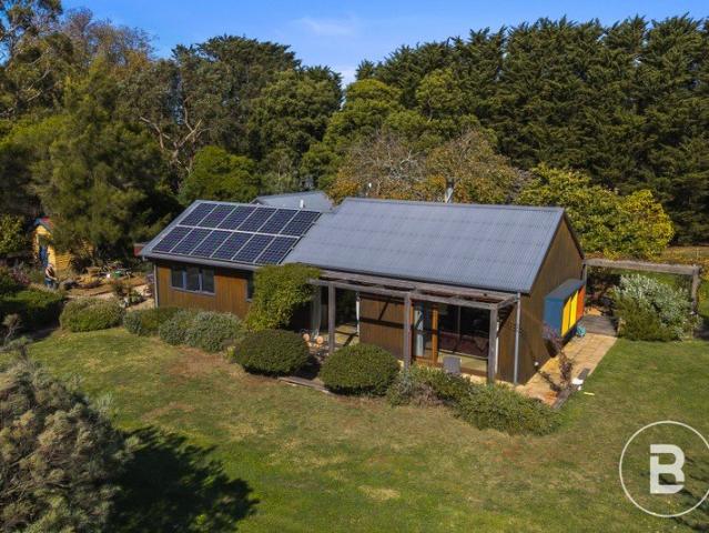 ARCHITECTURAL PASSIVE LIVING ON 3.41 ACRES OF PURE TRANQUILLITY
