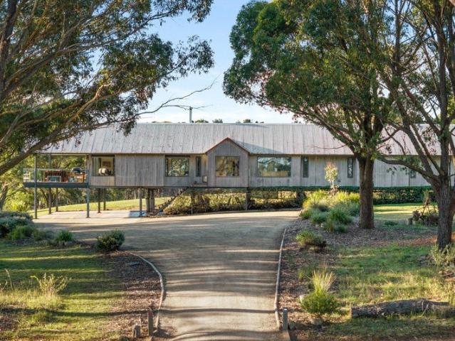 Architectural Rural Living with Lifestyle in Full View