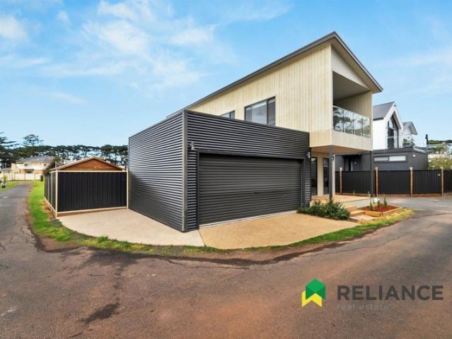 Architectural Style & Modern Coastal Comfort