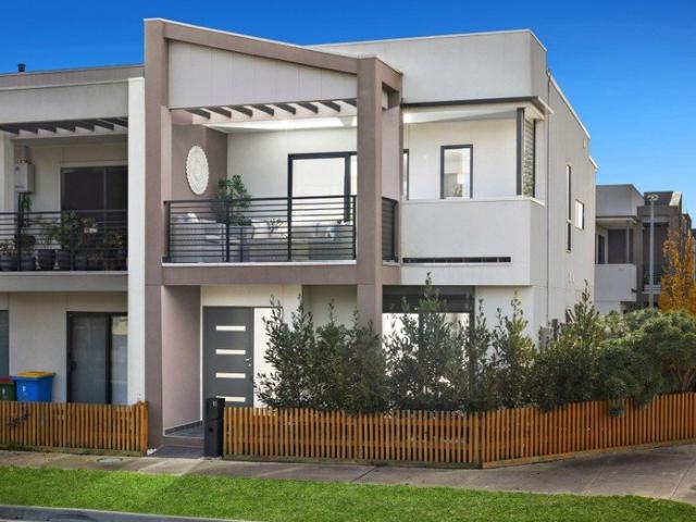 Architectural Style, Contemporary Luxury and Lifestyle Convenience