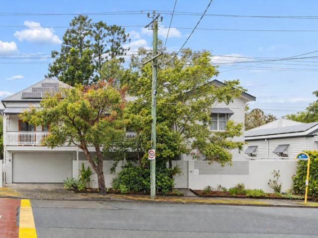 Architectural Style, Exceptional Entertaining and Inner City Convenience