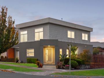 Architectural Style, Family Space & Laurimar Convenience