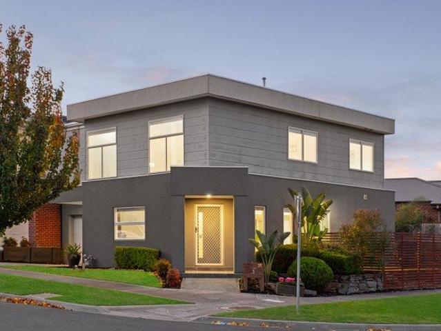 Architectural Style, Family Space & Laurimar Convenience