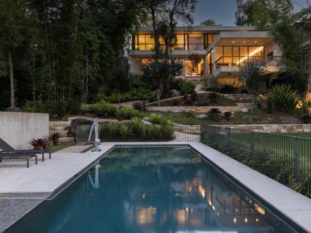 Architectural sanctuary on an absolute waterfront 1,802sqm