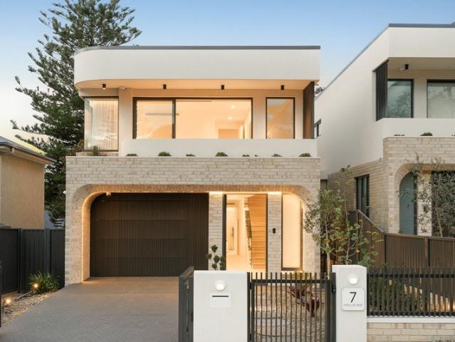 Luxury, Space & Family Living at its finest