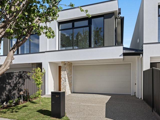 Architectural Sophistication for Exceptional Family Living