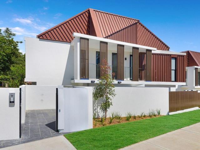 Spacious North Facing Townhouse with Private Rooftop Retreat