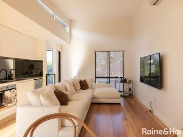 Architectural Townhouse In Brunswick Awaits