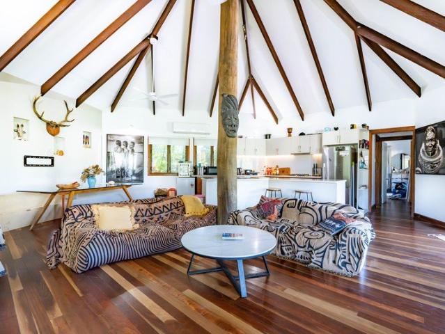 Architectural Tropical Retreat, Moments from Bingil Bay Beach !