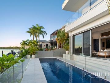 Architectural Waterfront Mansion. 6 Car Garage & 4m Ceilings. The WOW factor