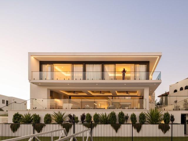 A Statement of Architectural Luxury on Gracemere Island