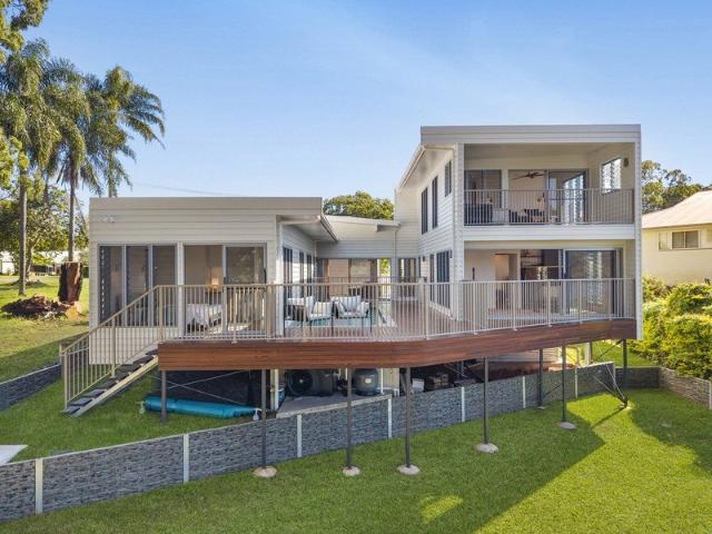 Architectural Waterfront Masterpiece Luxury, Innovation & Lifestyle Combined