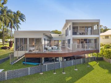 Architectural Waterfront Masterpiece Luxury, Innovation & Lifestyle Combined