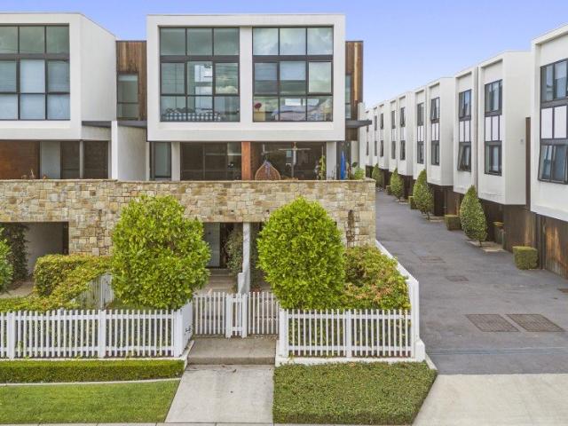 Architectural 3 Level Townhome in Boutique Complex of 24