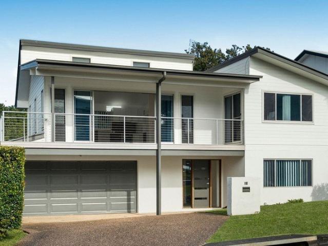 Architectural 4 Bedroom Family Home with three Bathrooms on a Fully Fenced 698m² Block with Scenic Outlooks