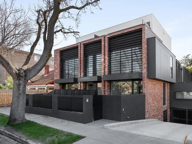 Architecturally designed 3 level living