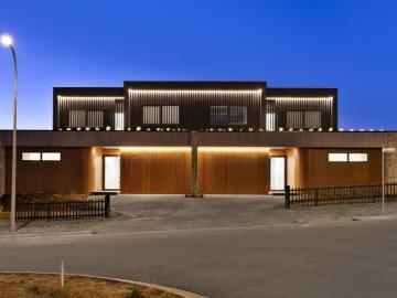 Architecturally Designed 294sqm Retreat with Snowy Mountain Views & Income