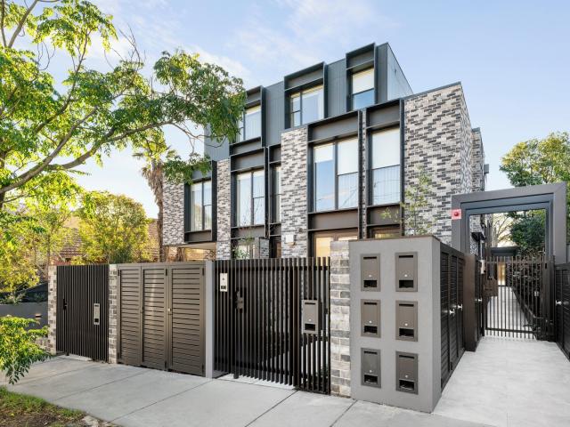 Architecturally Designed 4 Bedroom Townhouse in Prestigious Location