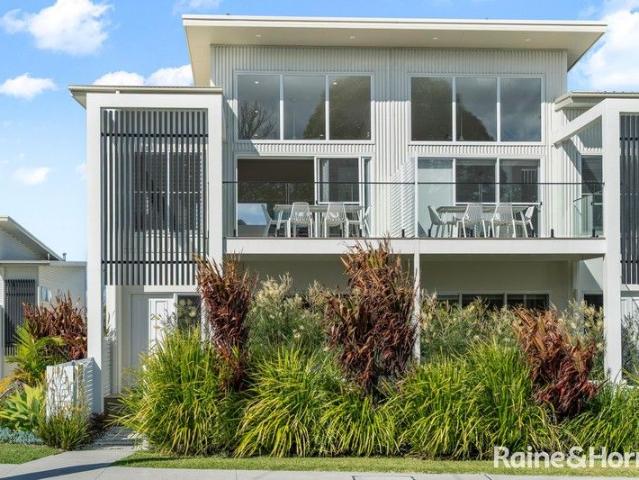 Architecturally Designed Coastal Townhouse