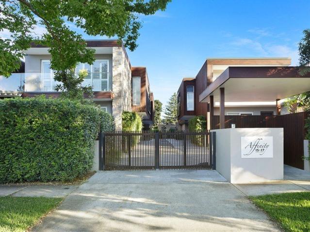 Architecturally Designed Coastal Townhome, Moments from Mona Vale Basin