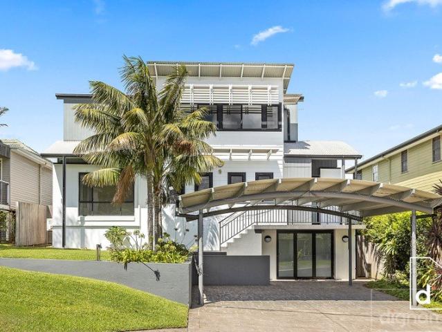 ARCHITECTURALLY DESIGNED COASTAL LIVING WITH STUNNING OCEAN VIEWS