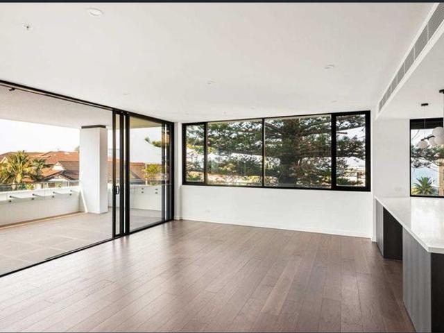 Architecturally Designed Beachside Living