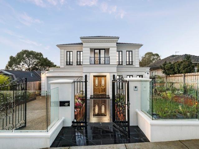 Architecturally Designed Family Grandeur on 624sqm