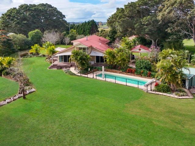 Architecturally Designed Family Retreat with Breathtaking Rural Views!