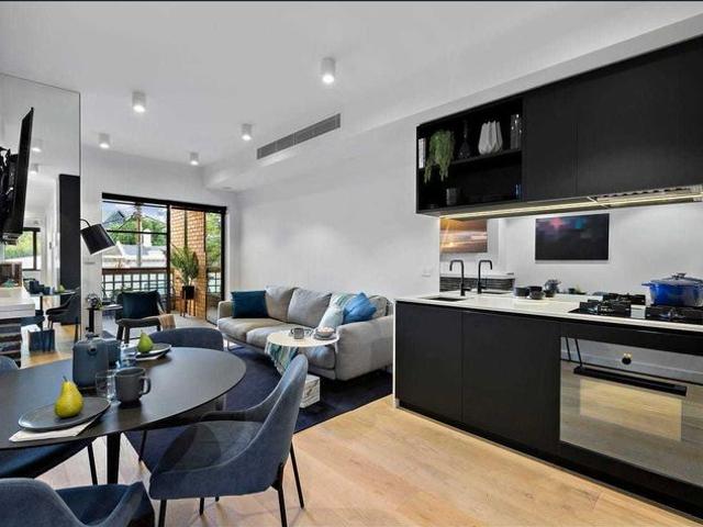 Architecturally Designed Fully Furnished Art Deco Apartment in Prestigious East Melbourne