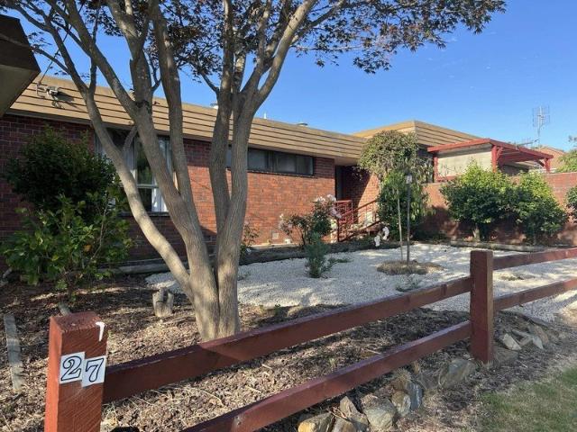 Architecturally designed home well located on 880m2!