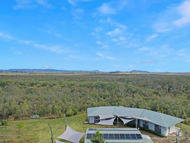 ARCHITECTURALLY DESIGNED HOME ON 40.31 HA