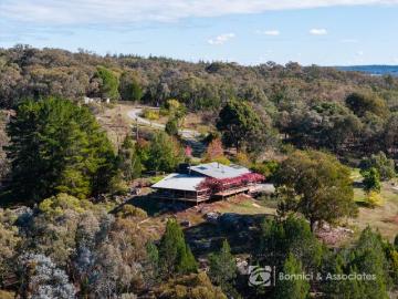 ARCHITECTURALLY DESIGNED LIFESTYLE PROPERTY WITH SECLUDED CREEK FRONTAGE