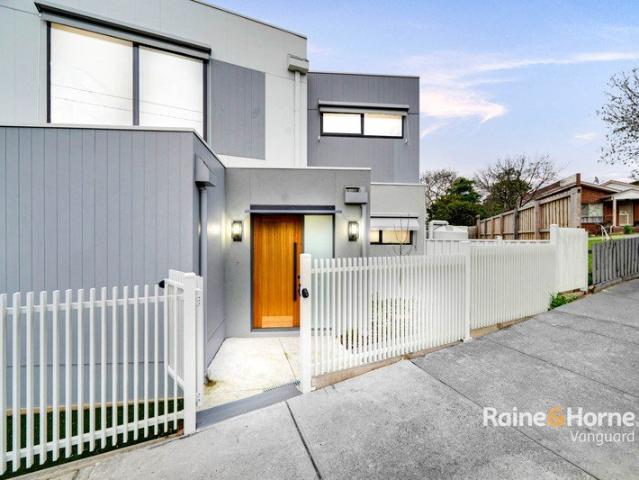 Architecturally Designed Luxury on the Reservoir / Preston Border!