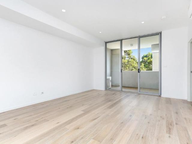 Architecturally designed luxury apartment with a peaceful, leafy outlook, 1 Bedroom With Study