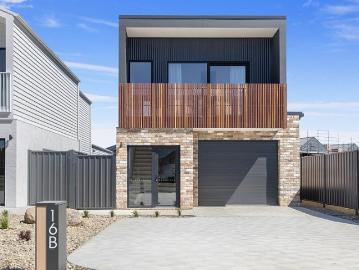 Architecturally Designed Luxury High End Build, Efficiency Combined & Great Rental Return!