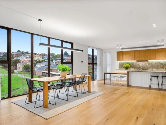 Architecturally Designed Luxury in a Prestigious Riverside Setting