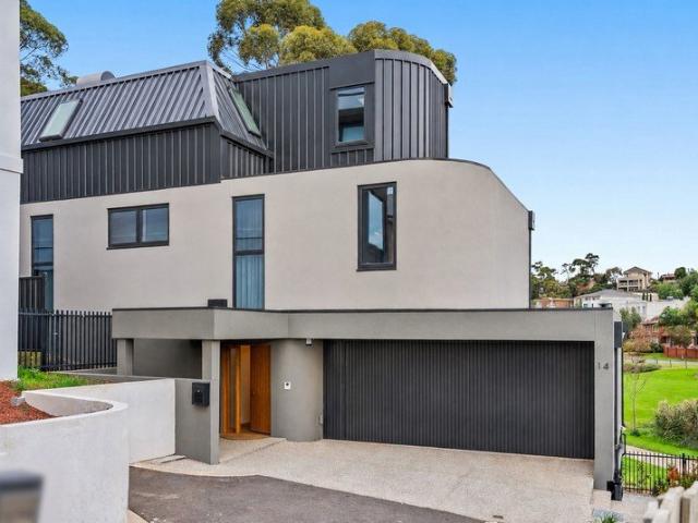 Architecturally Designed Luxury in a Prestigious Riverside Setting