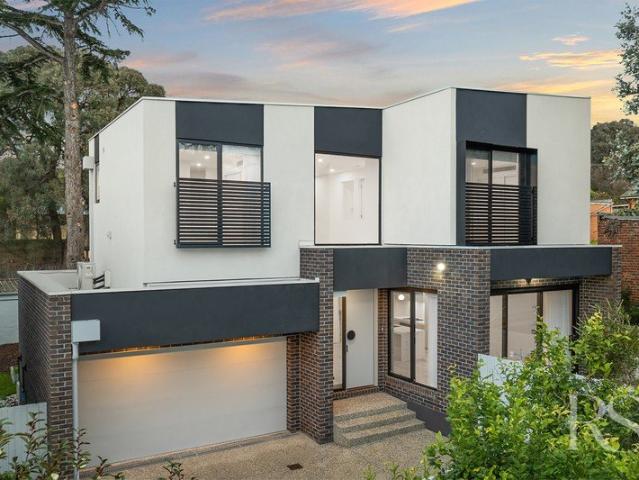 Architecturally Designed Luxury Townhouse in Prime Balwyn Location!