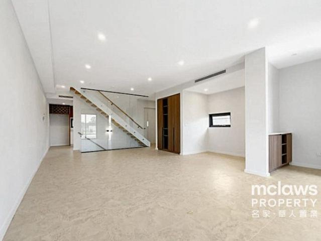 Architecturally Designed Luxury Townhouse in Prime Miranda Location