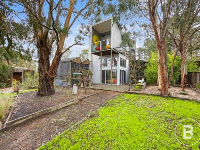 ARCHITECTURALLY DESIGNED SANCTUARY ON A PRIVATE 2,698sqm ALLOTMENT