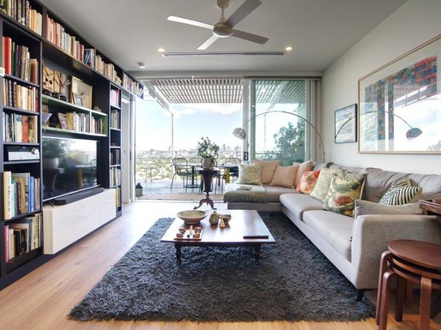 Architecturally Designed Retirement Apartment with Sweeping City Views