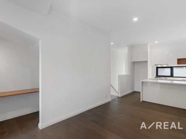 Architecturally Designed Three Level Townhouse in a Premium Location