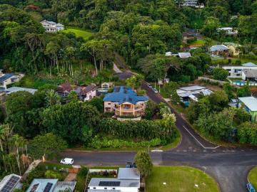 Architecturally Distinct Family Living in Prestigious Edge Hill
