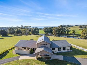 Handcrafted Legacy: Where Fine Timber Meets 40 Pristine Acres