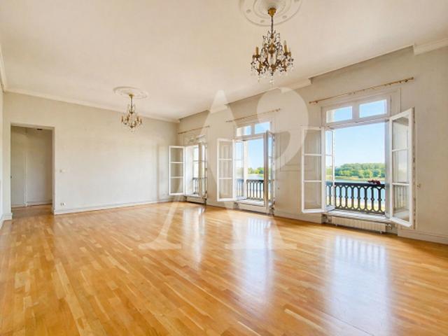 ARCHITECTURE AVEC VUE 1800 Appartement traversant avec ascenseur
